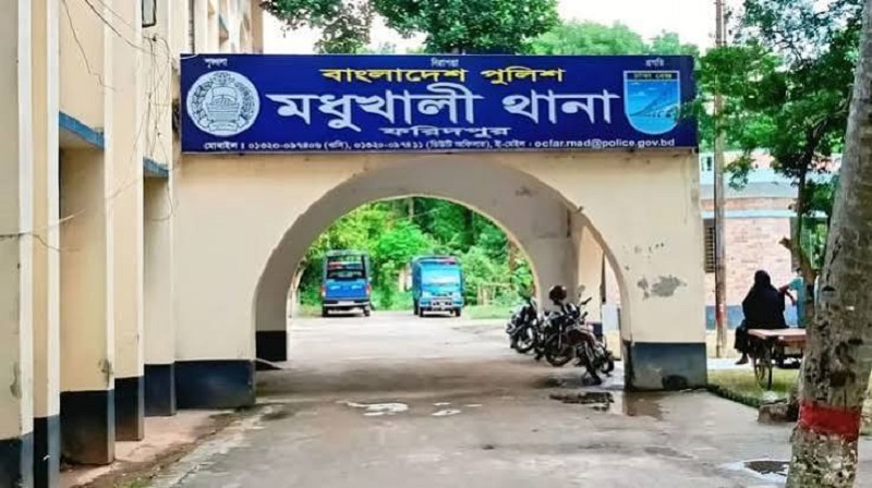 মধুখালীতে বাসের ধাক্কায় অ্যাম্বুলেন্সের ৩ যাত্রী নিহত